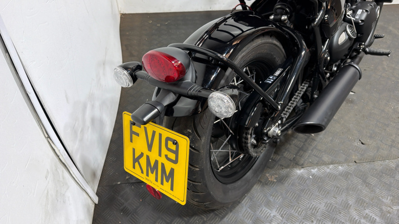Triumph Bonneville Bobber Black
